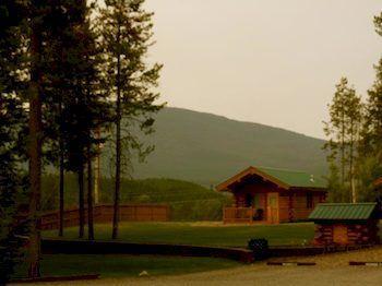 Silverwolf Log Chalets Coram Екстер'єр фото