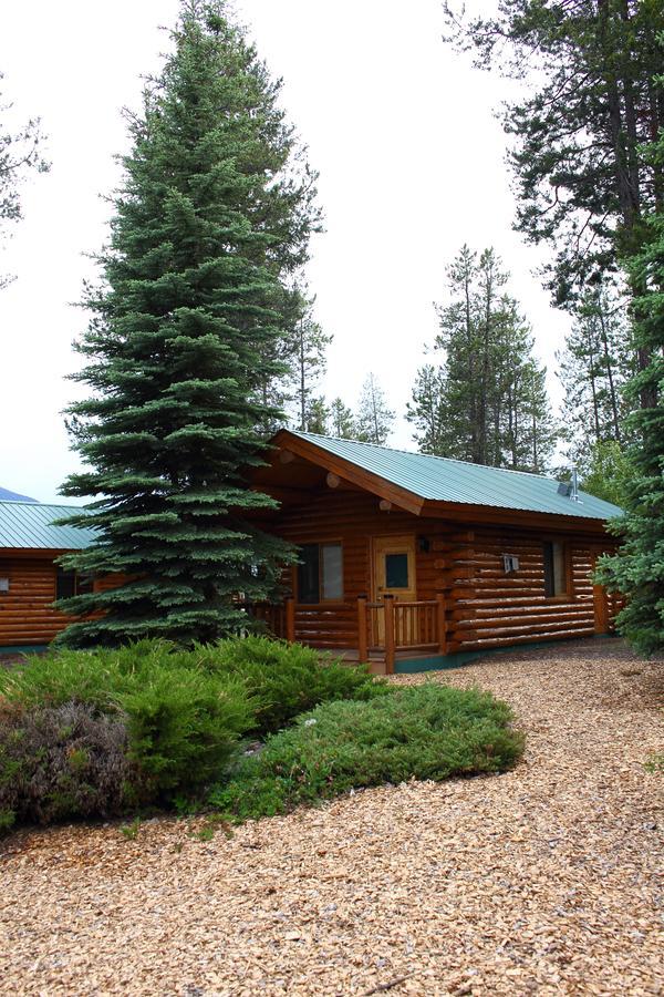 Silverwolf Log Chalets Coram Екстер'єр фото