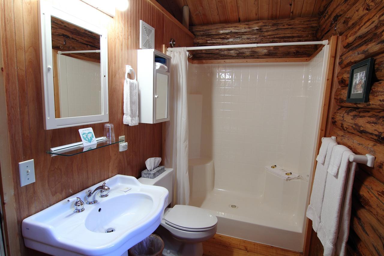 Silverwolf Log Chalets Coram Екстер'єр фото