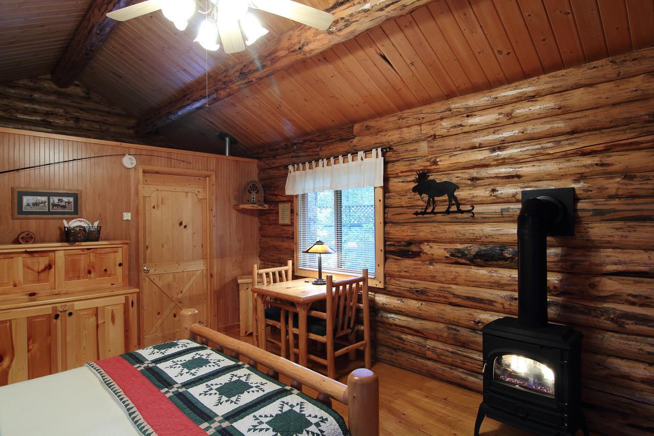 Silverwolf Log Chalets Coram Екстер'єр фото