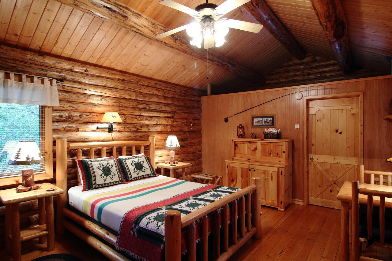 Silverwolf Log Chalets Coram Екстер'єр фото